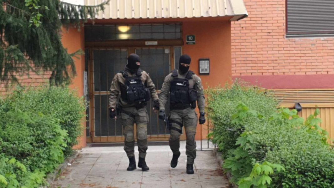 Velika policijska akcija! Priveden federalni ministar, oduzet mu mobilni telefon! - featured image Velika policijska akcija! Priveden federalni ministar, oduzet mu mobilni telefon! - featured image