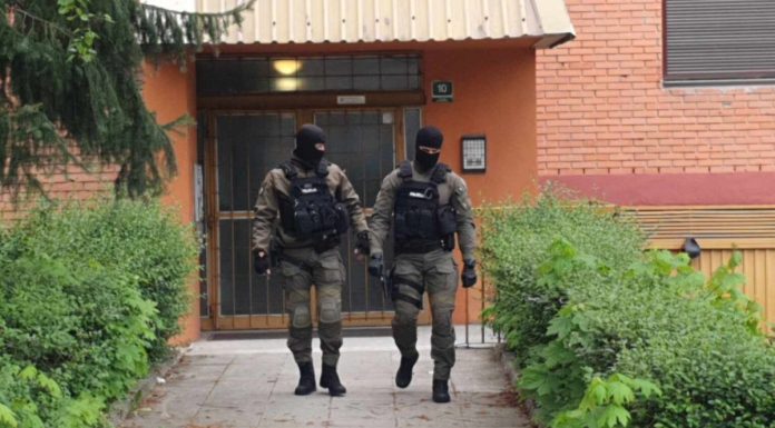 Velika policijska akcija! Priveden federalni ministar, oduzet mu mobilni telefon! Velika policijska akcija! Priveden federalni ministar, oduzet mu mobilni telefon! - featured image