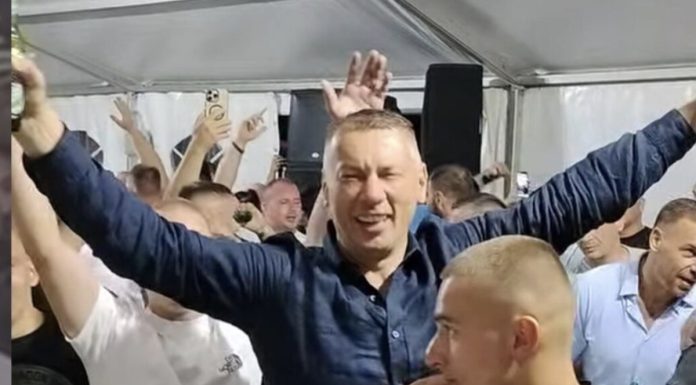 Srbi jasno poručili Nenadu Nešiću: “Koliko si pokrao taj narod pa ga toliko voliš”? Srbi jasno poručili Nenadu Nešiću: “Koliko si pokrao taj narod pa ga toliko voliš”? - featured image