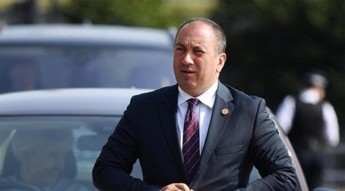 IGOR CRNADAK BEZ DLAKE NA JEZIKU: Postavio pet brutalnih pitanja Dodiku IGOR CRNADAK BEZ DLAKE NA JEZIKU: Postavio pet brutalnih pitanja Dodiku - featured image