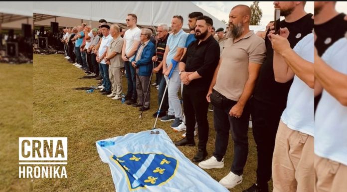 MUP RS mu pisao kaznu zbog zastave sa Ljiljanima na dženazi MUP RS mu pisao kaznu zbog zastave sa Ljiljanima na dženazi - featured image