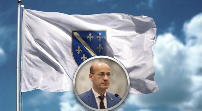 Salkić nakon odluke vlasti u RS ide na Ustavni sud BiH: Zastava s ljiljanima neće biti zabranjena! Salkić nakon odluke vlasti u RS ide na Ustavni sud BiH: Zastava s ljiljanima neće biti zabranjena! - featured image