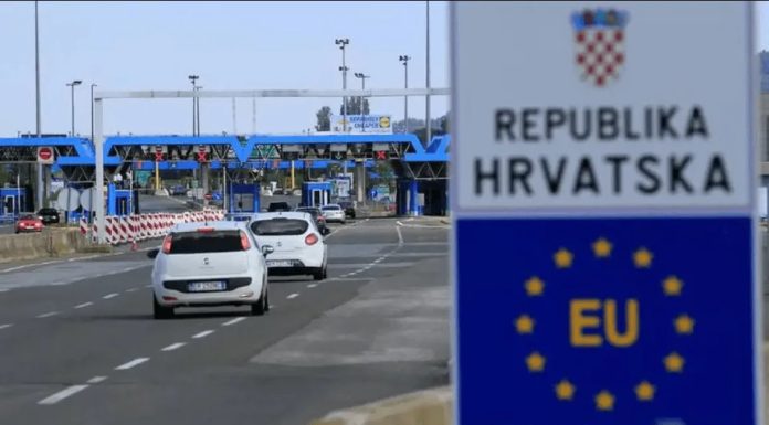Hrvati na bosanskoj granici napravili haos: „Ma, kupuju i odnose pune vreće toga“ Hrvati na bosanskoj granici napravili haos: „Ma, kupuju i odnose pune vreće toga“ - featured image