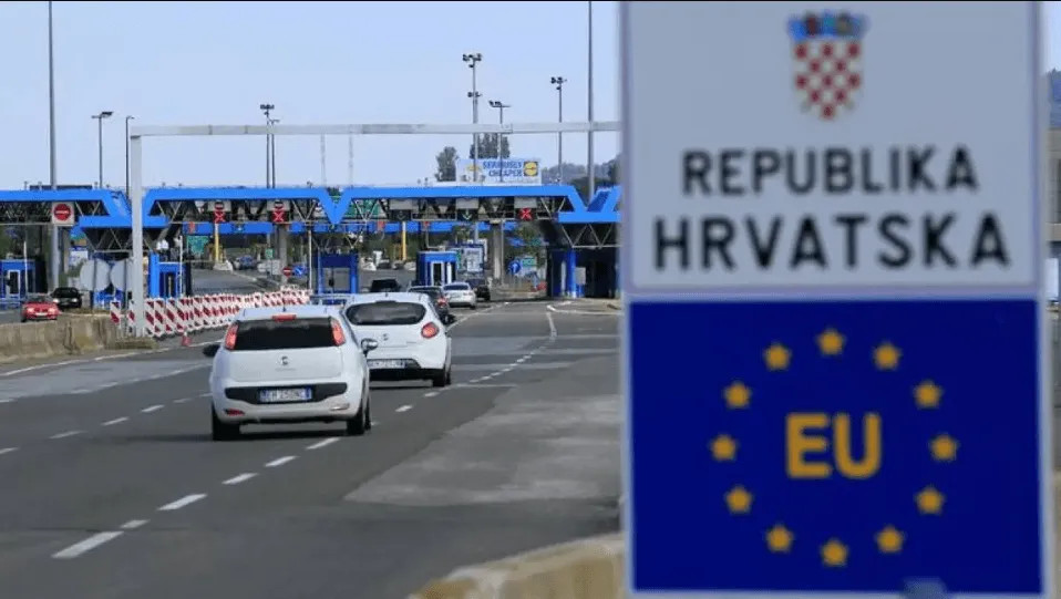 Hrvati na bosanskoj granici napravili haos: „Ma, kupuju i odnose pune vreće toga“ - featured image