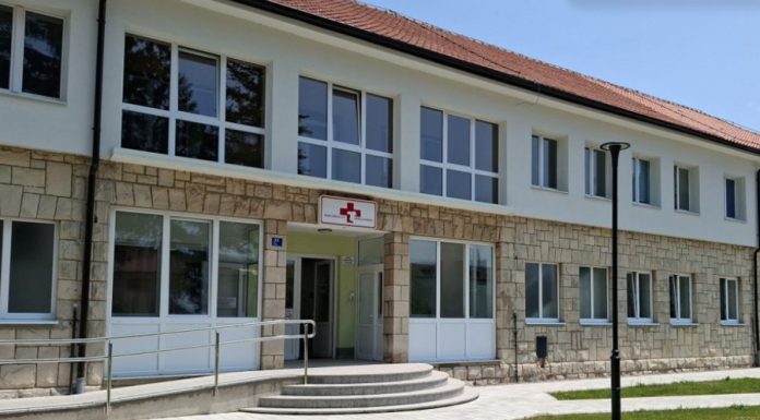 SKANDAL KOJI JE ZATRESAO BH. GRAD DOBIO EPILOG: Doktorica koja je veličala ratnog zločinca Mladića ekspresno dobila OTKAZ! SKANDAL KOJI JE ZATRESAO BH. GRAD DOBIO EPILOG: Doktorica koja je veličala ratnog zločinca Mladića ekspresno dobila OTKAZ! - featured image