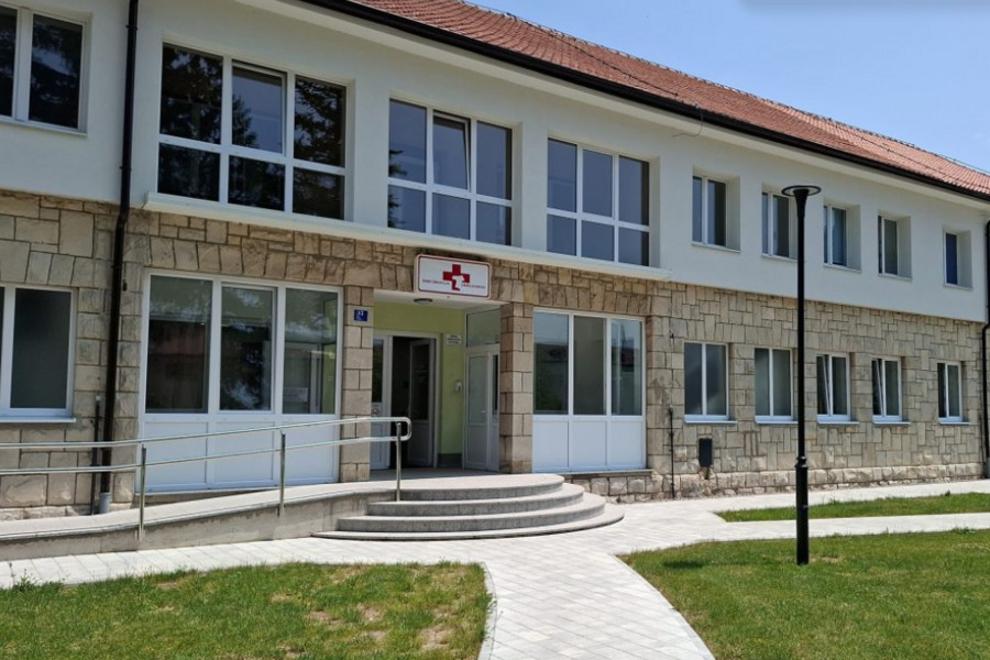 SKANDAL KOJI JE ZATRESAO BH. GRAD DOBIO EPILOG: Doktorica koja je veličala ratnog zločinca Mladića ekspresno dobila OTKAZ! - featured image