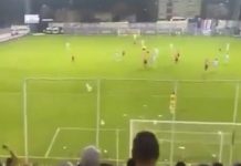 “J*** VAM VAŠEG GENERALA”: Orilo se u Novom Pazaru, navijači zasuli teren pelenama zbog smrti ratnog zločinca Ratka Mladića (VIDEO) “J*** VAM VAŠEG GENERALA”: Orilo se u Novom Pazaru, navijači zasuli teren pelenama zbog smrti ratnog zločinca Ratka Mladića (VIDEO) - featured image