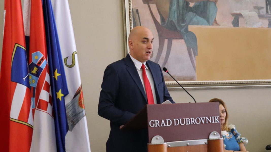 Iz Dubrovnika poslali poruku: “Odmah oduzeti radne dozvole onima koji veličaju Mladića” - featured image