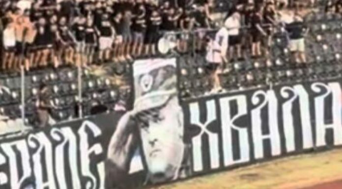 SRAMOTAN PRIZOR IZ SRBIJE: Navijači Partizana veličali Ratka Mladića na meču protiv OFK Beograda SRAMOTAN PRIZOR IZ SRBIJE: Navijači Partizana veličali Ratka Mladića na meču protiv OFK Beograda - featured image