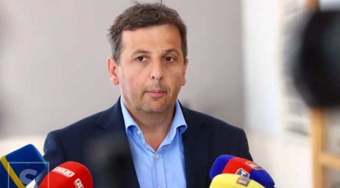 Sramotni tekst Nebojše Vukanovića o zločincu Mladiću: Smrt krvnika pretvorio u hvalospjev Sramotni tekst Nebojše Vukanovića o zločincu Mladiću: Smrt krvnika pretvorio u hvalospjev - featured image