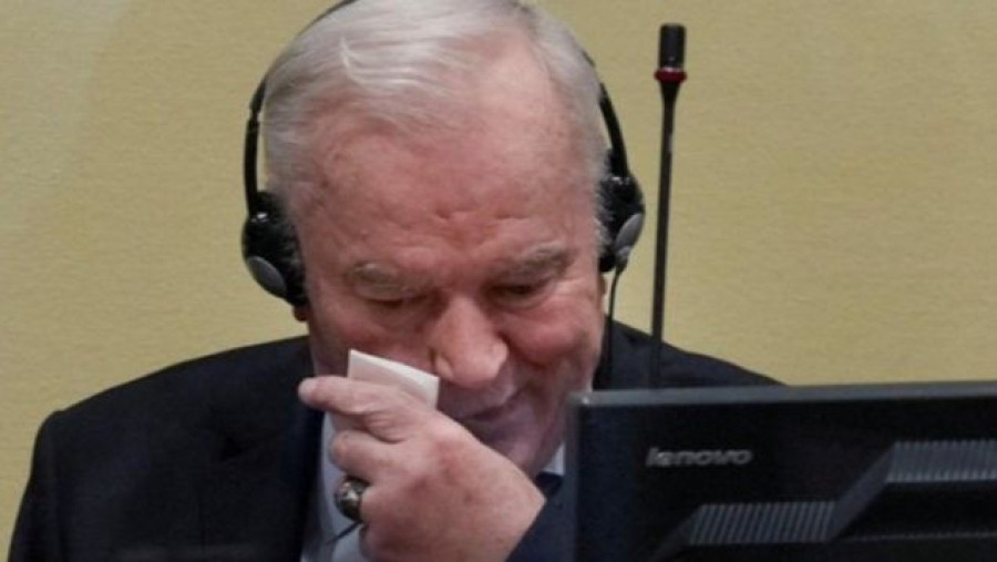 KNJIGA OTKRILA DETALJE MLADIĆEVOG BIJEGA: Čuvalo ga stotinu vojnika, imao kuhara, a pronađen je iza vrata prljave sobe - featured image