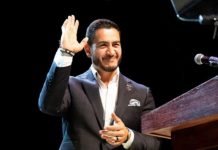 PRVI MUSLIMAN U HISTORIJI AMERIKE NA KORAK DO SENATA: Abdul El-Sayed srušio favoritkinju establišmenta, Trump se odmah oglasio PRVI MUSLIMAN U HISTORIJI AMERIKE NA KORAK DO SENATA: Abdul El-Sayed srušio favoritkinju establišmenta, Trump se odmah oglasio - featured image
