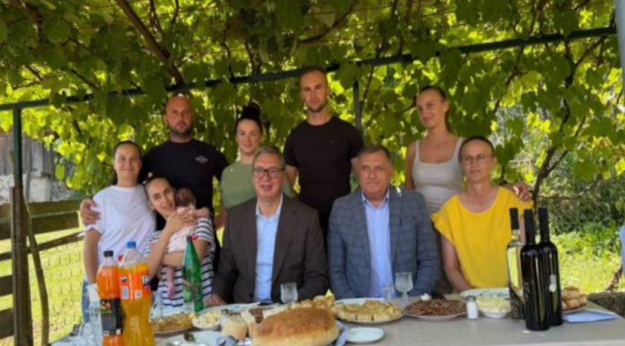 SVJESNA PROVOKACIJA PREDSJEDNIKA SRBIJE: Vučić promašio naziv entiteta, a ime države prešutio (VIDEO) SVJESNA PROVOKACIJA PREDSJEDNIKA SRBIJE: Vučić promašio naziv entiteta, a ime države prešutio (VIDEO) - featured image