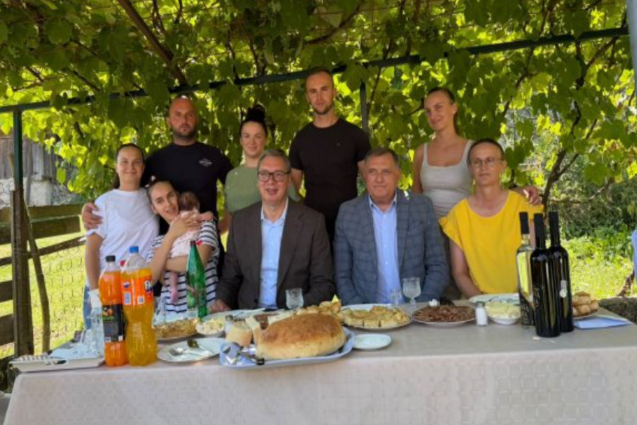 SVJESNA PROVOKACIJA PREDSJEDNIKA SRBIJE: Vučić promašio naziv entiteta, a ime države prešutio (VIDEO) - featured image
