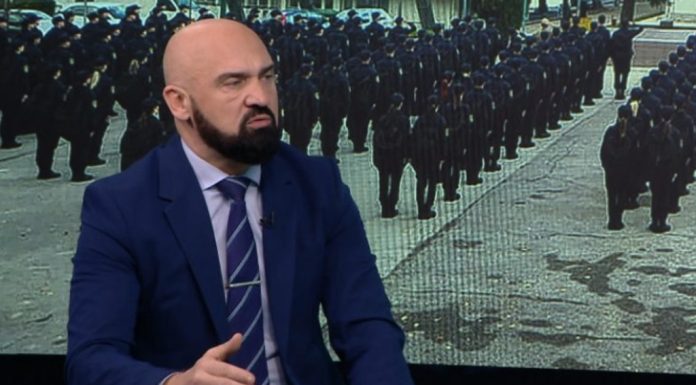 RAMO ISAK NAKON INCIDENTA U BUGOJNU: “Čestitam specijalcima SBK na profesionalno urađenom poslu, uradili su sve u skladu sa zakonom” RAMO ISAK NAKON INCIDENTA U BUGOJNU: “Čestitam specijalcima SBK na profesionalno urađenom poslu, uradili su sve u skladu sa zakonom” - featured image