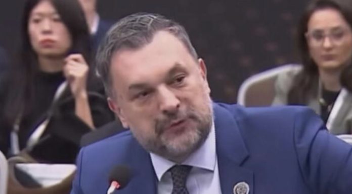 KONAKOVIĆ OŠTRO ODGOVORIO HRVATSKOM MINISTRU: “”Nema novih izbornih jedinica u Bosni i Hercegovini, u našoj zemlji je vrijeme za…” KONAKOVIĆ OŠTRO ODGOVORIO HRVATSKOM MINISTRU: “”Nema novih izbornih jedinica u Bosni i Hercegovini, u našoj zemlji je vrijeme za…” - featured image