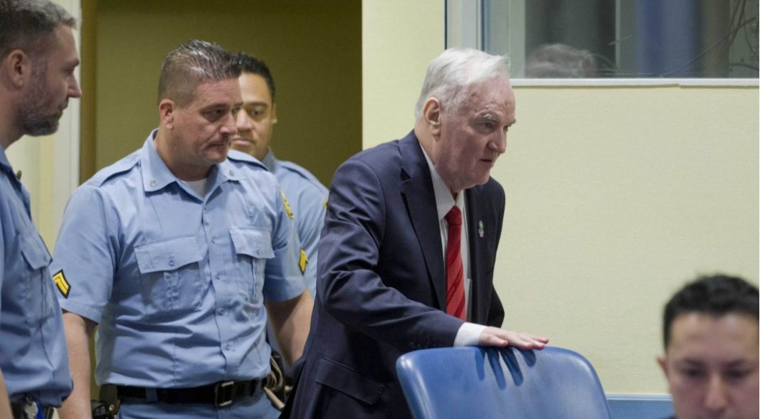 Ratko Mladić u teškom zdravstvenom stanju: Pritisak nije urodio plodom, Hag odbija zahtjeve za puštanje, živ neće izaći - featured image Ratko Mladić u teškom zdravstvenom stanju: Pritisak nije urodio plodom, Hag odbija zahtjeve za puštanje, živ neće izaći - featured image