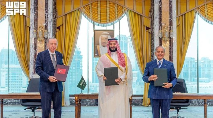 Iranska agencija tvrdi: Iran dobio poziv da se pridruži vojnom savezu Turske, Saudijske Arabije i Pakistana Iranska agencija tvrdi: Iran dobio poziv da se pridruži vojnom savezu Turske, Saudijske Arabije i Pakistana - featured image
