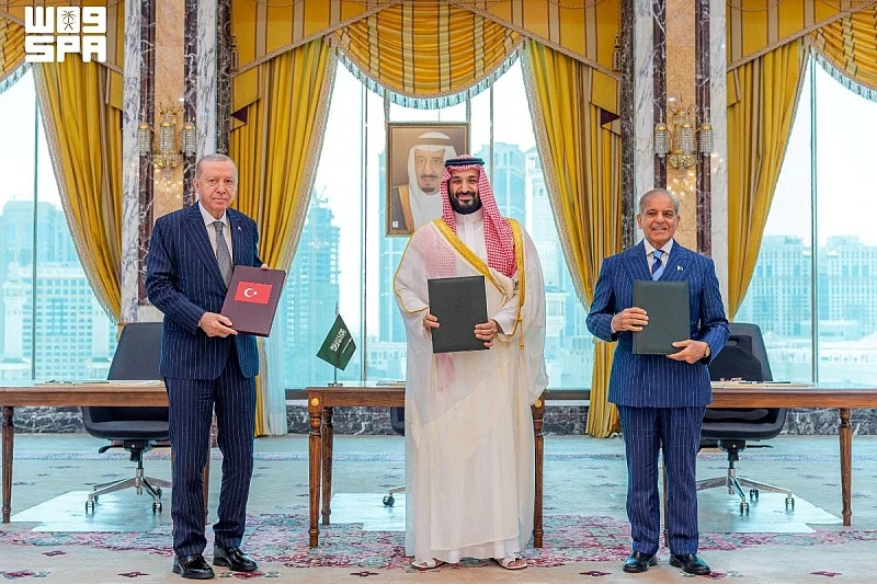 Iranska agencija tvrdi: Iran dobio poziv da se pridruži vojnom savezu Turske, Saudijske Arabije i Pakistana - featured image