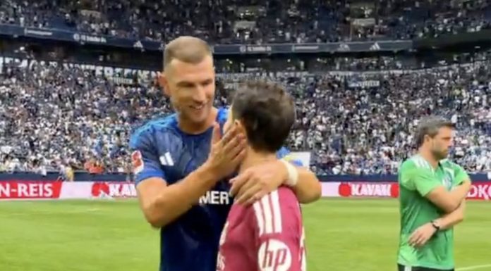 Bernardo prišao Džeki, Edin ga zagrlio, a svi pričaju o onome što mu je Bosanac rekao: “Konačno…” Bernardo prišao Džeki, Edin ga zagrlio, a svi pričaju o onome što mu je Bosanac rekao: "Konačno..." - featured image