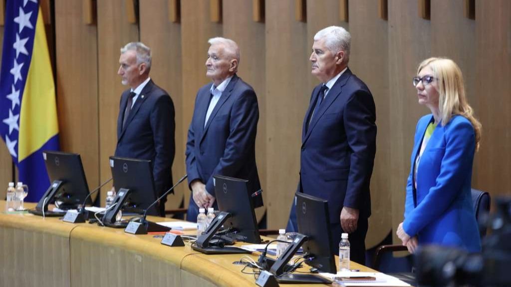 Nezaslužene plate i odmor: Godišnji odmor nakon mandata blokada - featured image