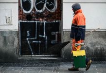 Ja sam radnik komunalnog preduzeća Rad iz Bratunca i ja nosim bombu Ja sam radnik komunalnog preduzeća Rad iz Bratunca i ja nosim bombu - featured image