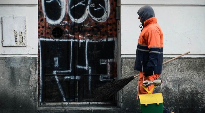 Ja sam radnik komunalnog preduzeća Rad iz Bratunca i ja nosim bombu Ja sam radnik komunalnog preduzeća Rad iz Bratunca i ja nosim bombu - featured image
