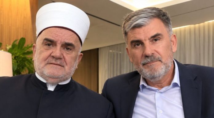 Poznati biznismen poklonio ef. Dudiću Mercedes od 80.000 eura: “Ne može privrednik imati bolje auto od mog muftije” Poznati biznismen poklonio ef. Dudiću Mercedes od 80.000 eura: “Ne može privrednik imati bolje auto od mog muftije” - featured image