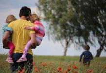 Kako djeci ne treba pričati o melekima/šejtanima: „Ne budeš li slušala, eto šejtana po tebe, dat ću im da te odvedu!“ Kako djeci ne treba pričati o melekima/šejtanima: „Ne budeš li slušala, eto šejtana po tebe, dat ću im da te odvedu!“ - featured image