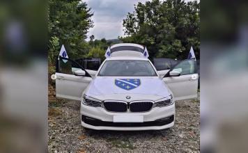 Vozač na vozilu istakao zastavu sa ljiljanima, pripadnici PU Prijedor ga kaznili