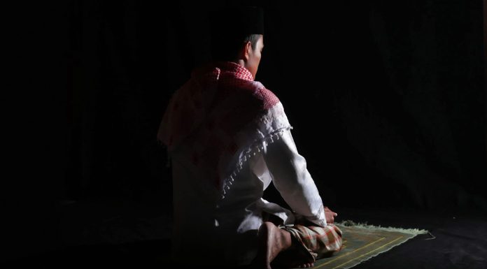 Savjeti koji će ti pomoći da ustaješ na noćni namaz Savjeti koji će ti pomoći da ustaješ na noćni namaz - featured image
