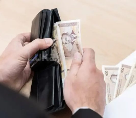 ZA VIŠE OD 8.000 GRAĐANA STIŽE OVA UPLATA: Provjerite jeste li među onima kojima je danas leglo 853 KM! ZA VIŠE OD 8.000 GRAĐANA STIŽE OVA UPLATA: Provjerite jeste li među onima kojima je danas leglo 853 KM! - featured image