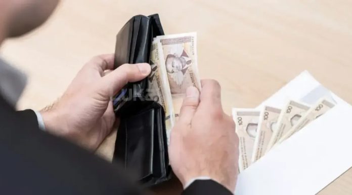 ZA VIŠE OD 8.000 GRAĐANA STIŽE OVA UPLATA: Provjerite jeste li među onima kojima je danas leglo 853 KM! ZA VIŠE OD 8.000 GRAĐANA STIŽE OVA UPLATA: Provjerite jeste li među onima kojima je danas leglo 853 KM! - featured image