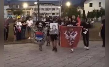 Stotine Srba na Palama palilo svijeće ratnom zločincu Ratku Mladiću