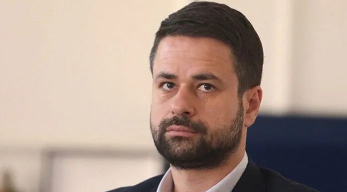 NOVI POTEZ SNSD-a IZAZVAO HAOS: Amidžić ignorisao odluku Predsjedništva BiH?! NOVI POTEZ SNSD-a IZAZVAO HAOS: Amidžić ignorisao odluku Predsjedništva BiH?! - featured image