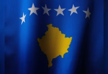 Velika ukrajinska zastava više nije u centru Prištine, samo dan nakon izjave Zelenskog