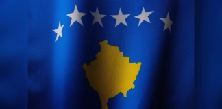 Velika ukrajinska zastava više nije u centru Prištine, samo dan nakon izjave Zelenskog