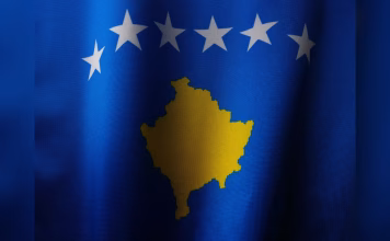 Velika ukrajinska zastava više nije u centru Prištine, samo dan nakon izjave Zelenskog