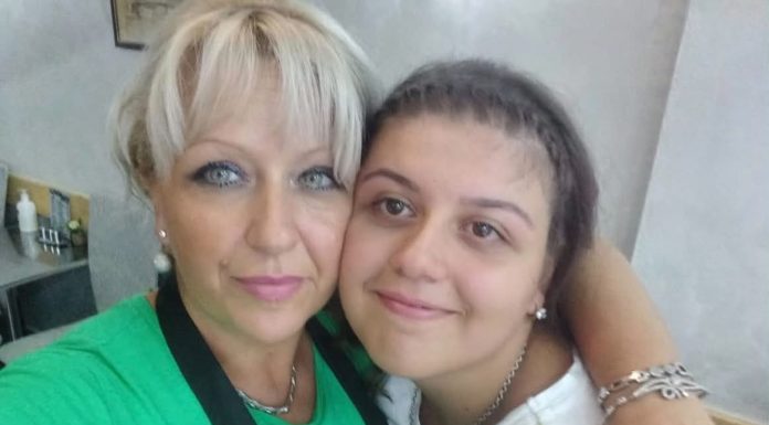 OVO SU ŠEJLA I NJENA KĆERKA DŽEJNA: Majka i kćerka preminule na odmoru u Crnoj Gori OVO SU ŠEJLA I NJENA KĆERKA DŽEJNA: Majka i kćerka preminule na odmoru u Crnoj Gori - featured image
