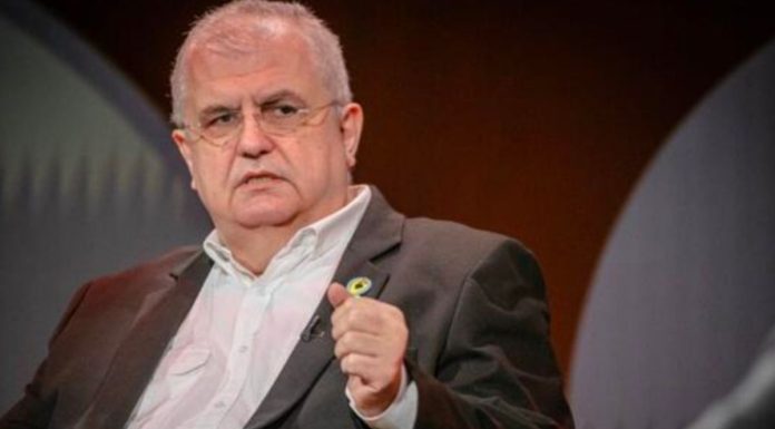 ČANAK O VELIČANJU MLADIĆA: „Nemojmo se iznenaditi ako ga SPC sutra proglasi svecem“ ČANAK O VELIČANJU MLADIĆA: „Nemojmo se iznenaditi ako ga SPC sutra proglasi svecem“ - featured image