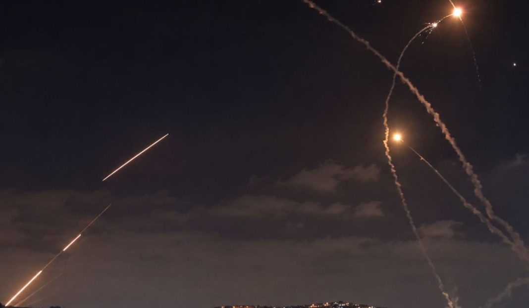 AMERIKA NAPALA IRANSKE TANKERE, TEHERAN UZVRATIO: Rakete poslane prema američkim snagama - featured image AMERIKA NAPALA IRANSKE TANKERE, TEHERAN UZVRATIO: Rakete poslane prema američkim snagama - featured image