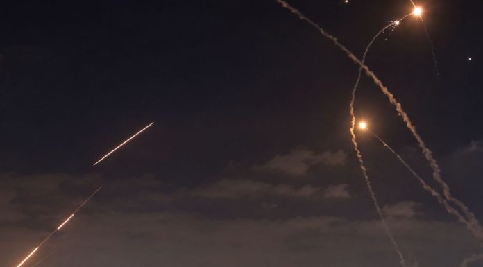 AMERIKA NAPALA IRANSKE TANKERE, TEHERAN UZVRATIO: Rakete poslane prema američkim snagama AMERIKA NAPALA IRANSKE TANKERE, TEHERAN UZVRATIO: Rakete poslane prema američkim snagama - featured image