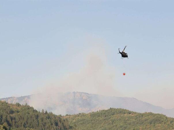 Od danas helikopter OSBiH gasi požar i u Mrkonjić Gradu - featured image