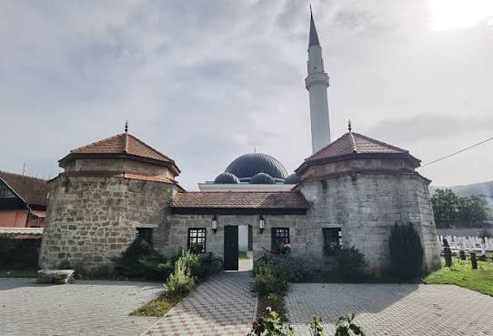 VELIKI UDAR NA MUSLIMANE U BANJOJ LUCI: Pogledajte šta je osvanulo na Gazanfer-begovoj džamiji! VELIKI UDAR NA MUSLIMANE U BANJOJ LUCI: Pogledajte šta je osvanulo na Gazanfer-begovoj džamiji! - featured image