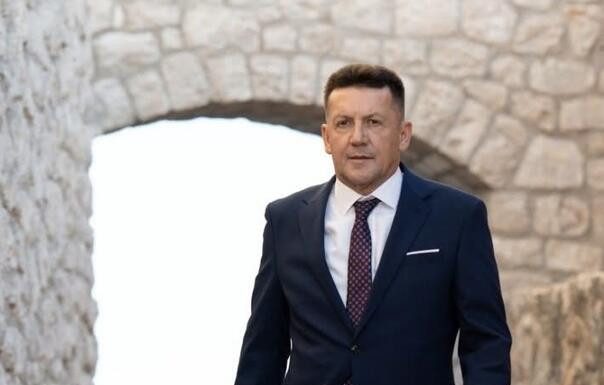 Lučić: Kladionice treba ukinuti, ne plaćaju porez i izazivaju bolest Lučić: Kladionice treba ukinuti, ne plaćaju porez i izazivaju bolest - featured image