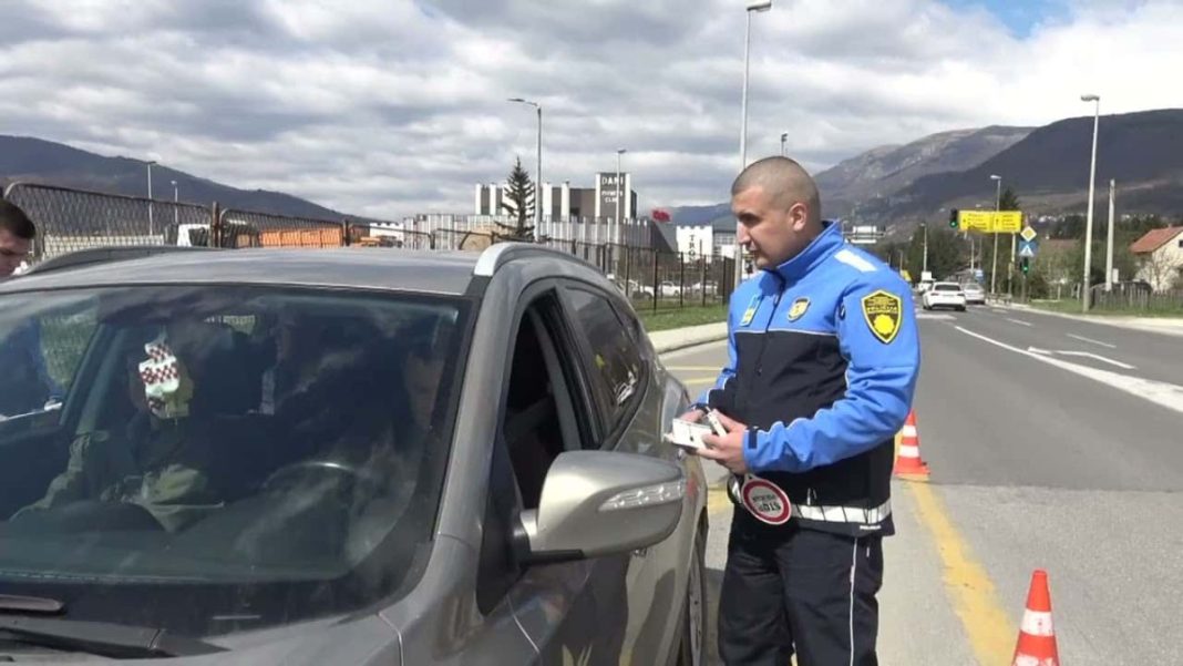 Vozačima u BiH prijeti kazna do 1.000 KM za prekršaj za koji mnogi ne znaju - featured image Vozačima u BiH prijeti kazna do 1.000 KM za prekršaj za koji mnogi ne znaju - featured image
