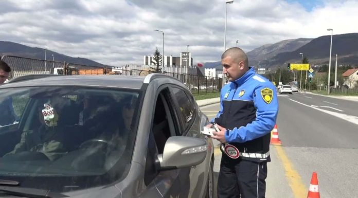 Vozačima u BiH prijeti kazna do 1.000 KM za prekršaj za koji mnogi ne znaju Vozačima u BiH prijeti kazna do 1.000 KM za prekršaj za koji mnogi ne znaju - featured image