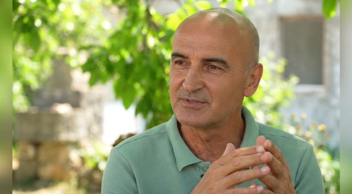 Sabahudin i Emira u Kamičanima: Onaj iz Vojske RS dobiva 5 KM, a ja kao pripadnik ARBiH samo 1,5 KM Sabahudin i Emira u Kamičanima: Onaj iz Vojske RS dobiva 5 KM, a ja kao pripadnik ARBiH samo 1,5 KM - featured image
