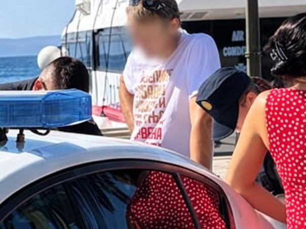 Srbin koji je bačen u more zbog majice Zvezde ide u zatvor jer je veličao Mladića - featured image Srbin koji je bačen u more zbog majice Zvezde ide u zatvor jer je veličao Mladića - featured image