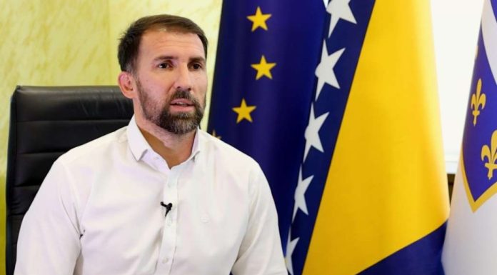 I TO SMO DOČEKALI: Naknade povećane na 1.027 KM, nova prava čekaju Parlament I TO SMO DOČEKALI: Naknade povećane na 1.027 KM, nova prava čekaju Parlament - featured image
